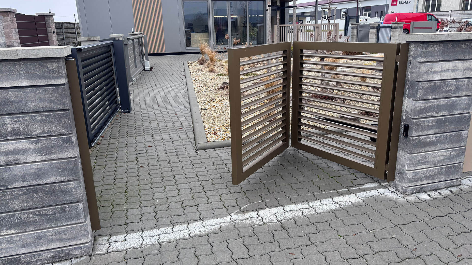 Einfahrtstor elektrisch Falttor