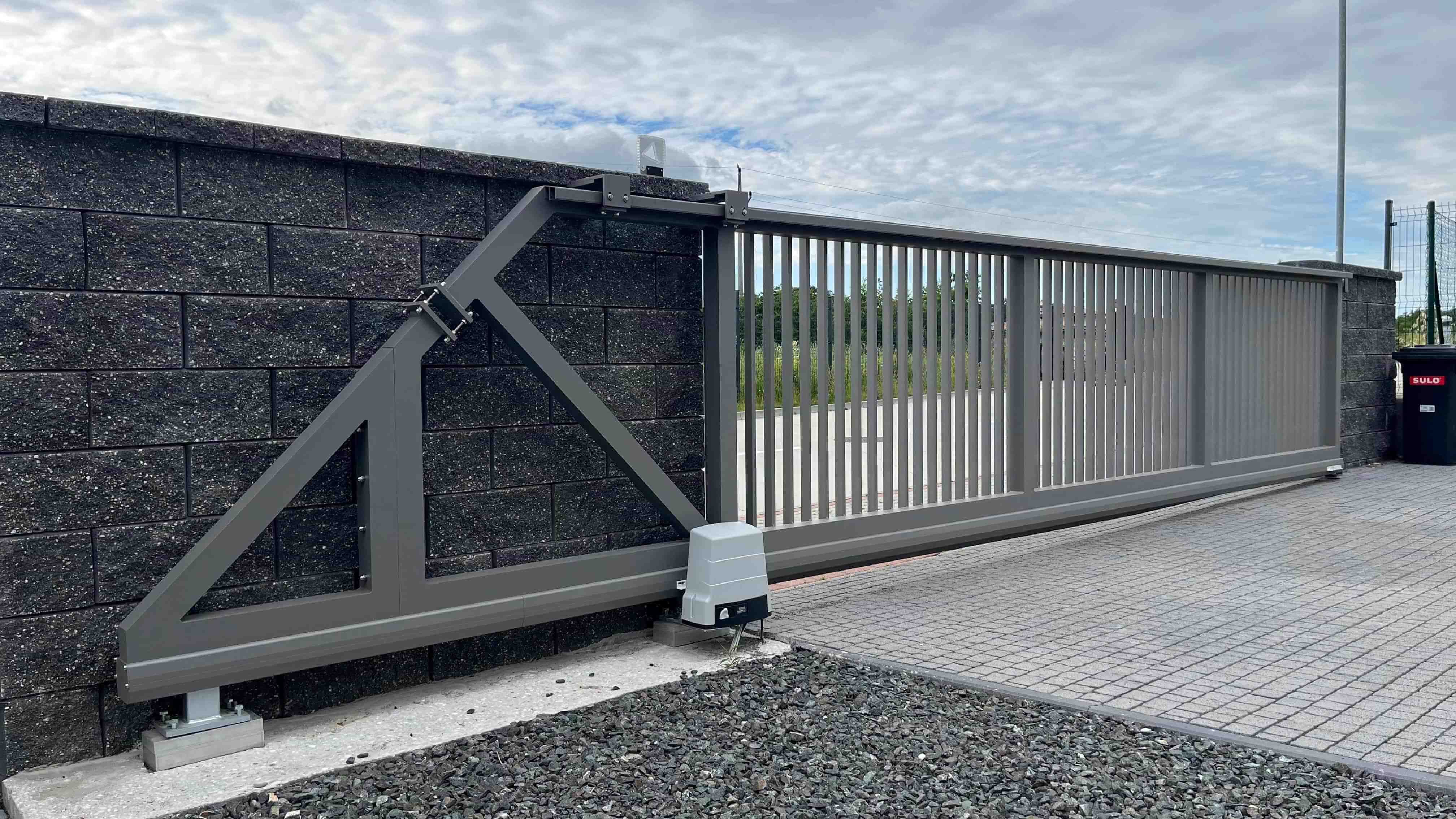 Einfahrtstor elektrisch Schiebetor mit Antrieb - Modell OSLO
